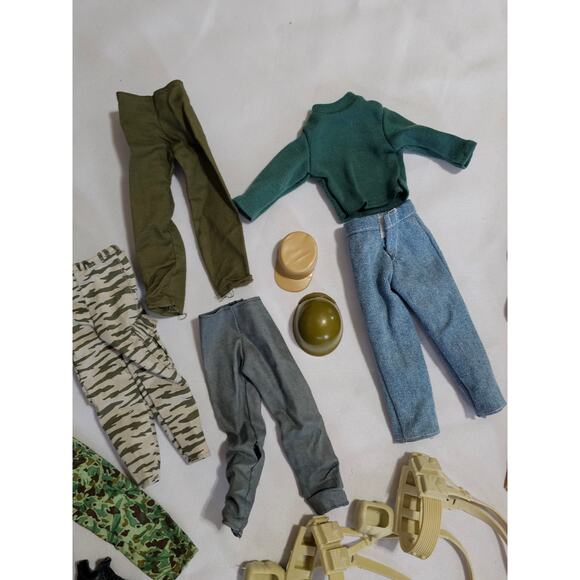 Vintage GI Joe Action Figure Lot with Footlocker Case - Picture 7 of 16